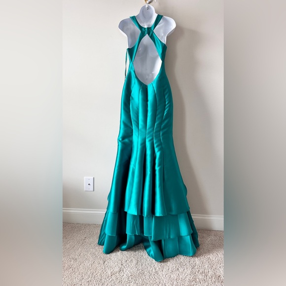 Stunning Jade Green Satin Evening / Formal Mermaid Dress / Gown Size Small - Picture 5 of 13